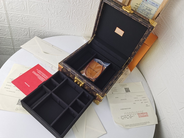 ルイヴィトンバッグ側面デザイン